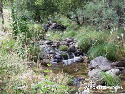 El Pico del Nevero y la Cascada del Chorro - senderistas; pueblos abandonados en madrid